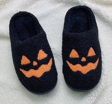 Load image into Gallery viewer, Indoor Closed Toe Halloween Slippers
